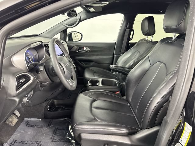 Used 2025 Chrysler Pacifica Select FWD image 18