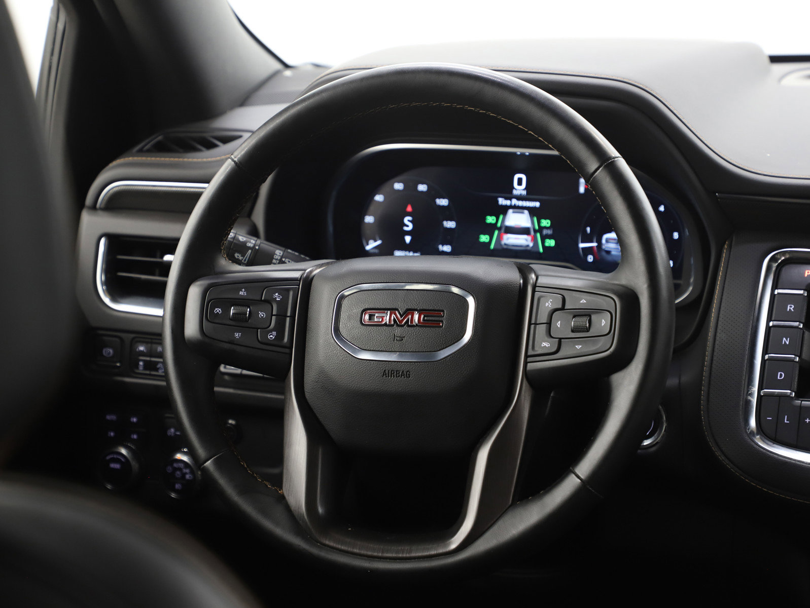 Used 2023 GMC Yukon XL AT4 w/ AT4 Premium Package AWD/4WD image 18