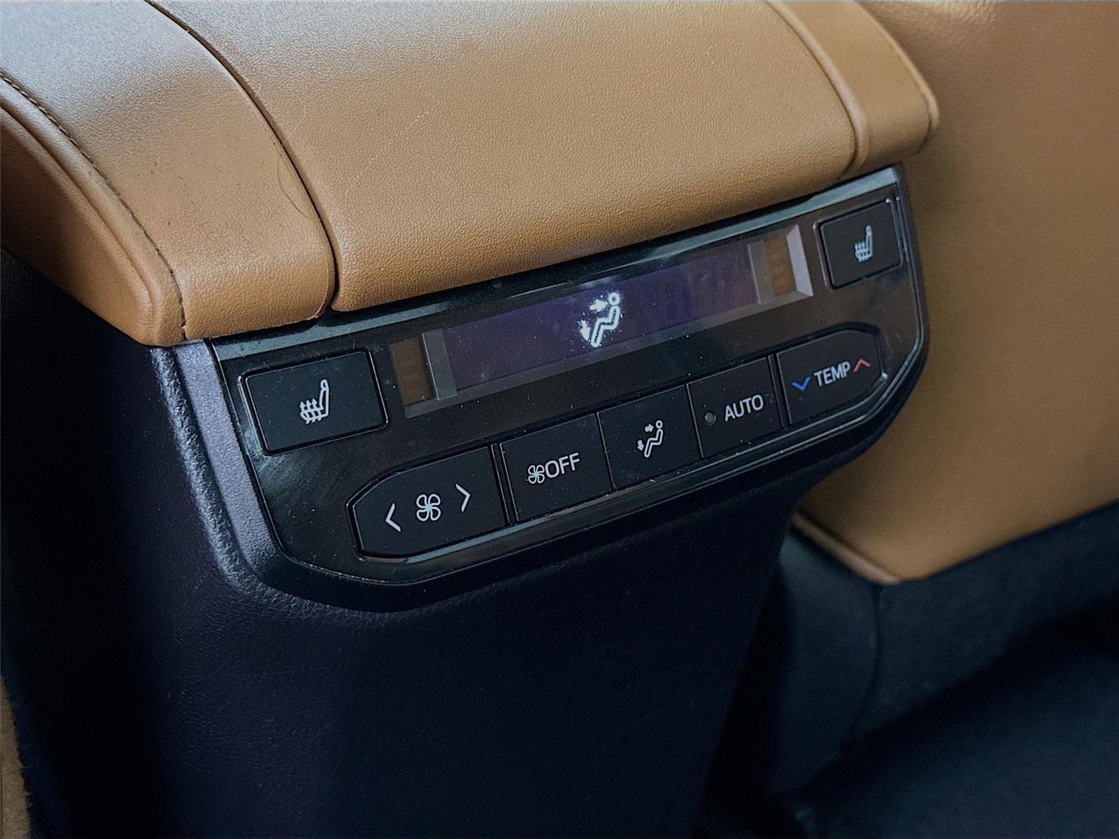 Used 2025 Toyota Highlander Platinum image 33