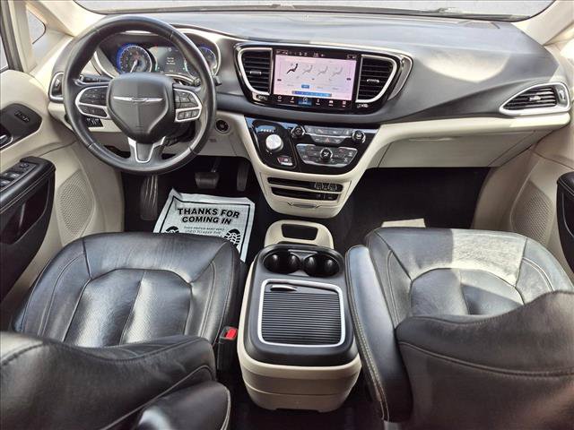 Used 2022 Chrysler Pacifica Touring-L FWD image 16