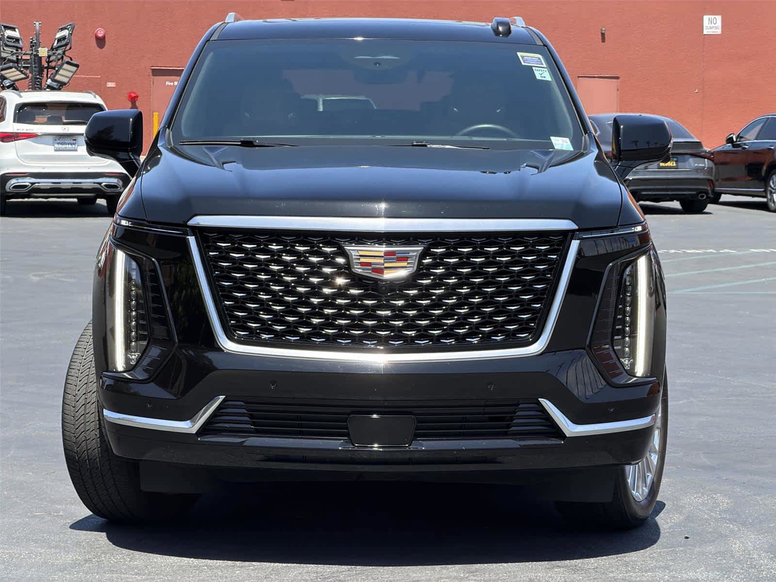 Used 2025 Cadillac Escalade Premium Luxury RWD image 7
