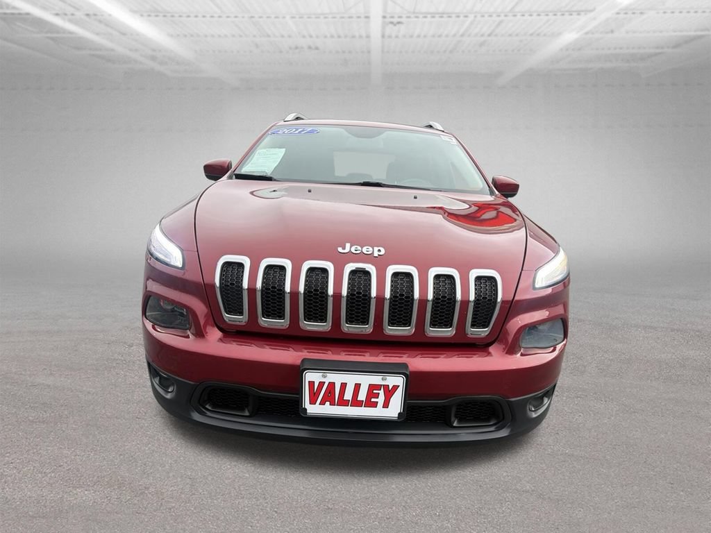 Used 2017 Jeep Cherokee Latitude w/ Cold Weather Group AWD/4WD image 16
