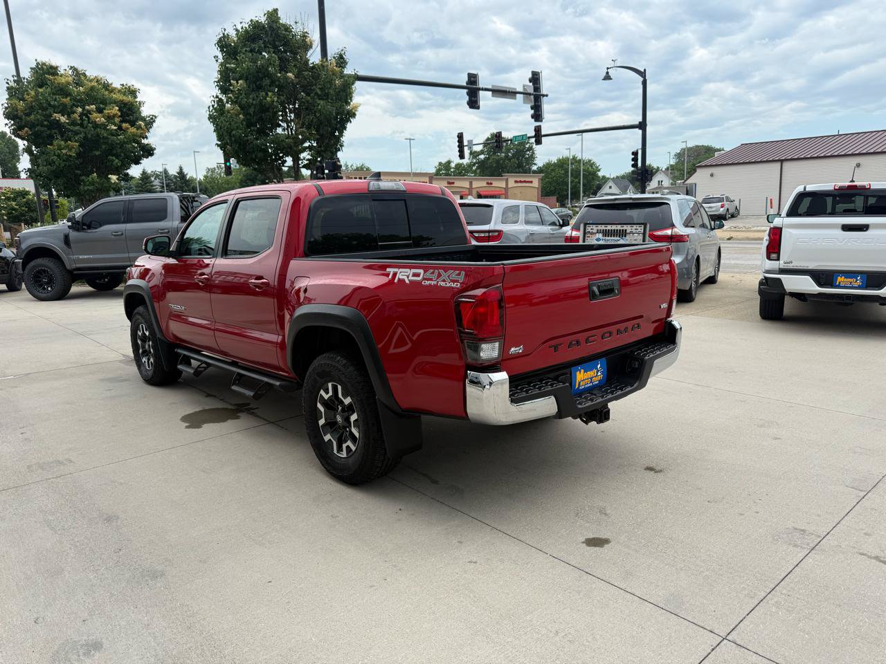 Used 2018 Toyota Tacoma TRD Off-Road AWD/4WD image 4