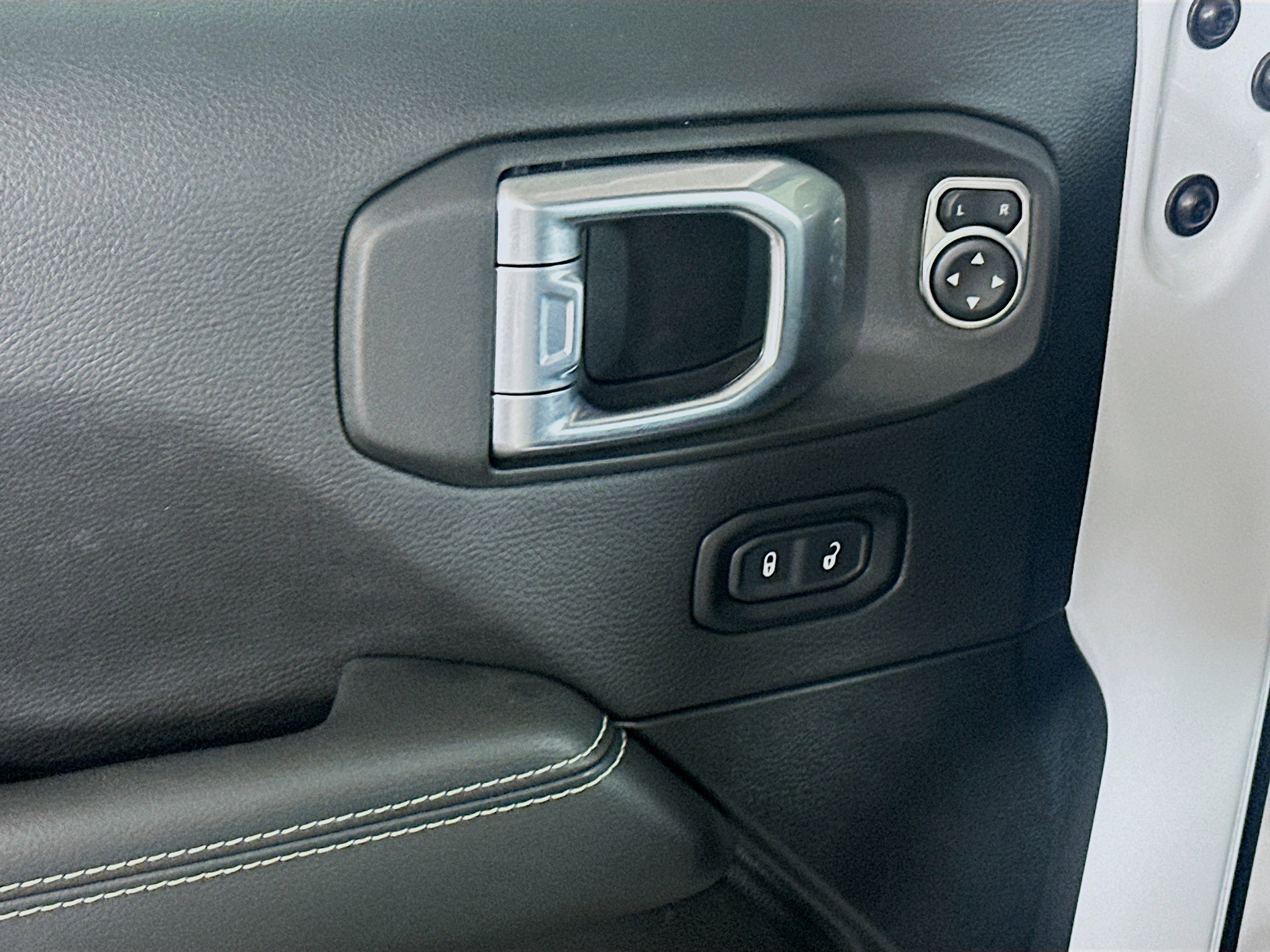 Used 2023 Jeep Wrangler Sahara image 15