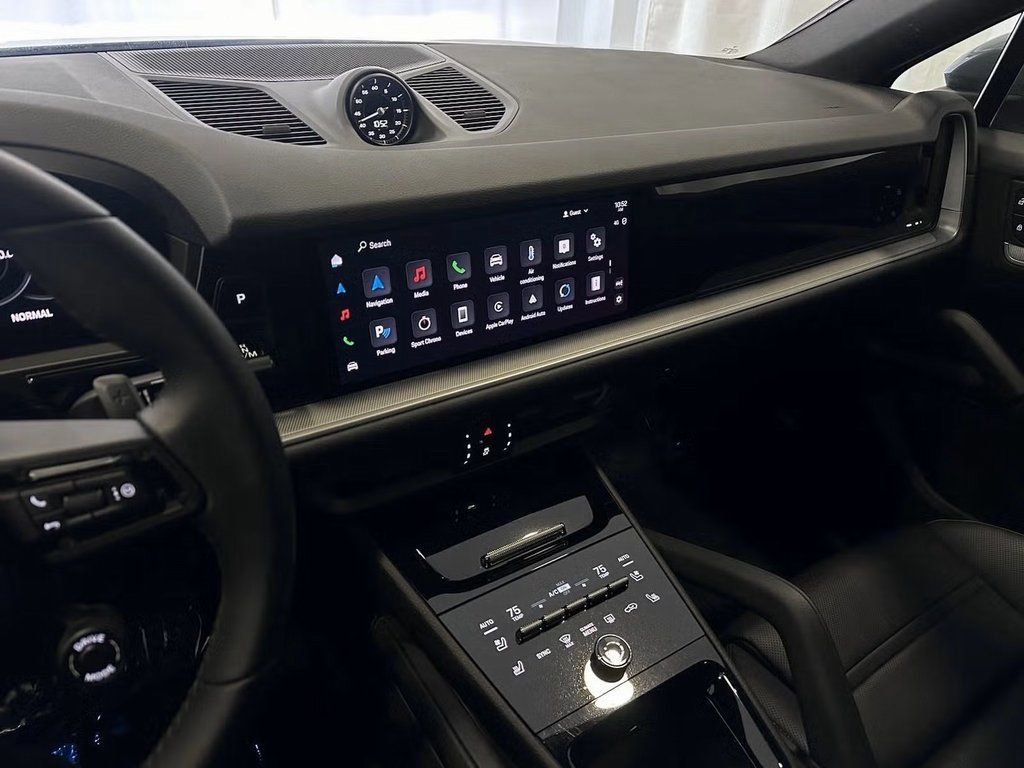 Used 2024 Porsche Cayenne Coupe image 17