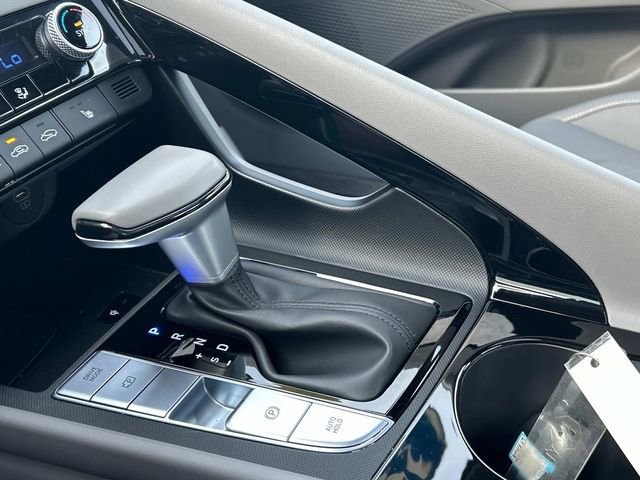 Used 2025 Hyundai Elantra SEL image 33