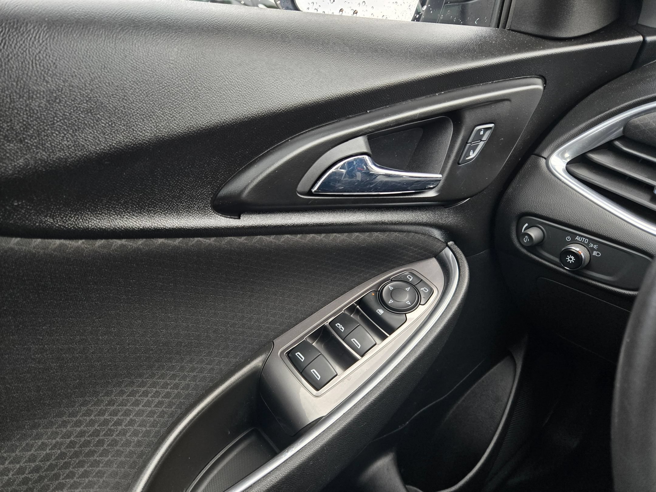 Used 2016 Chevrolet Malibu LT FWD image 21