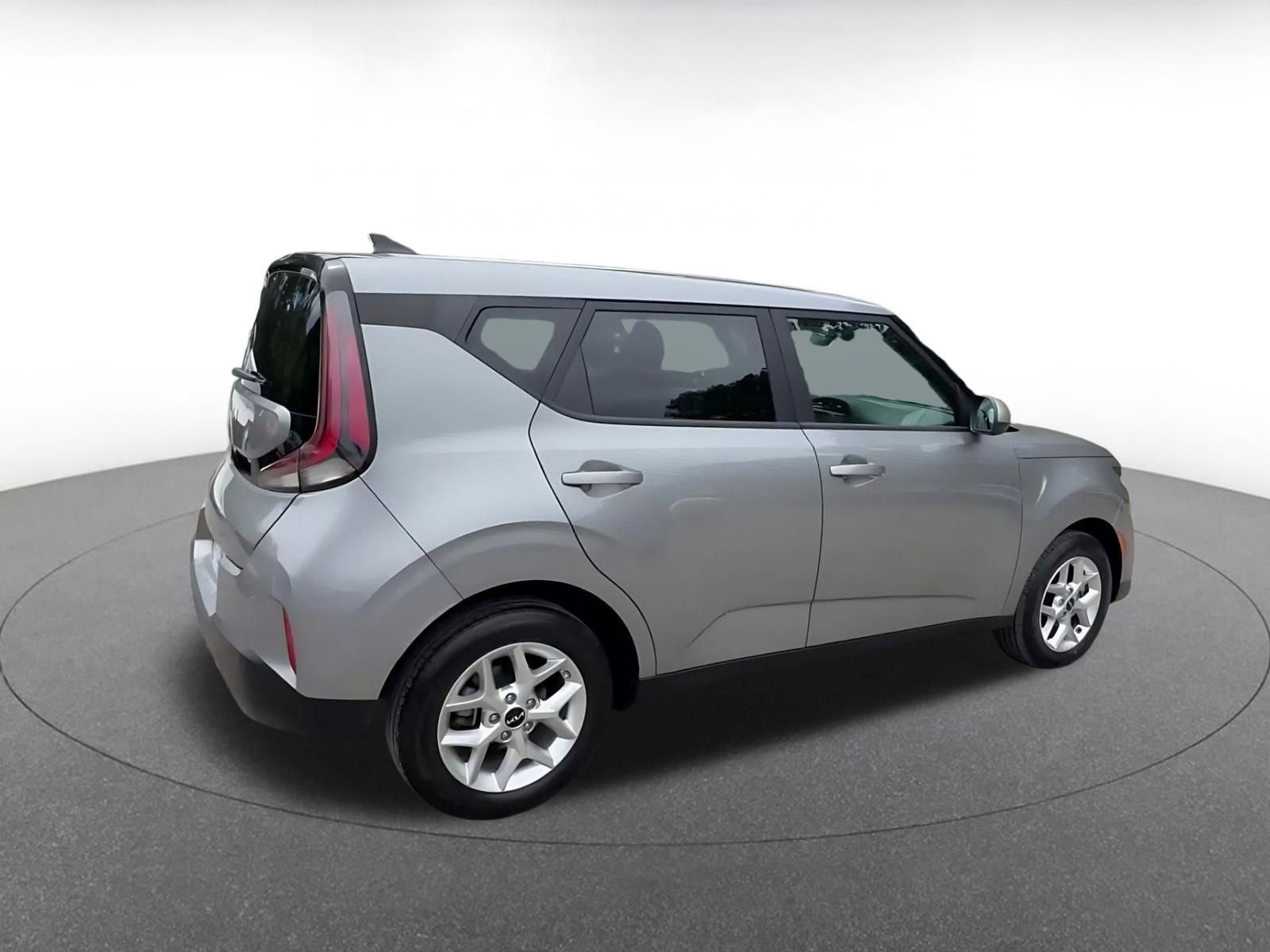 Used 2025 Kia Soul LX w/ LX Technology Package FWD image 15