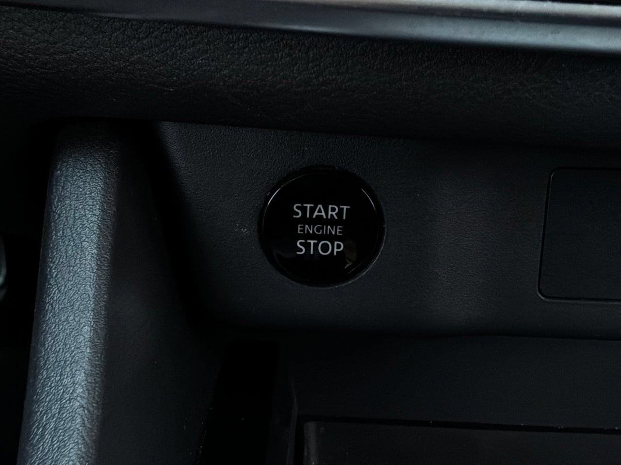 Used 2025 Nissan Rogue SV FWD image 26