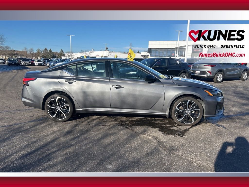 Used 2024 Nissan Altima 2.5 SR AWD/4WD image 3