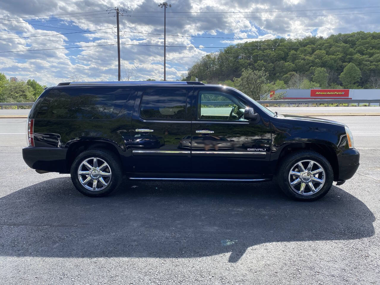Used 2009 GMC Yukon XL Denali AWD/4WD image 5