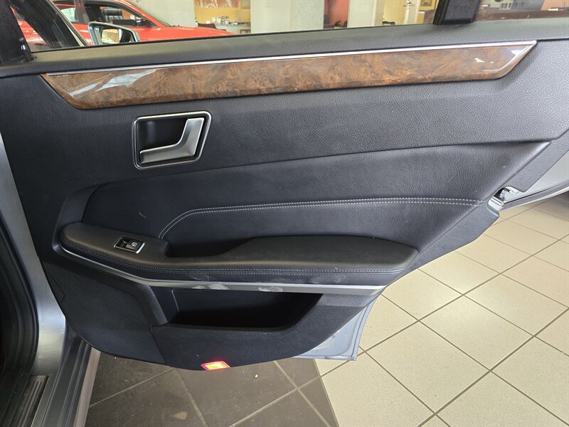 Used 2014 Mercedes-Benz E 350 4MATIC Sedan image 15