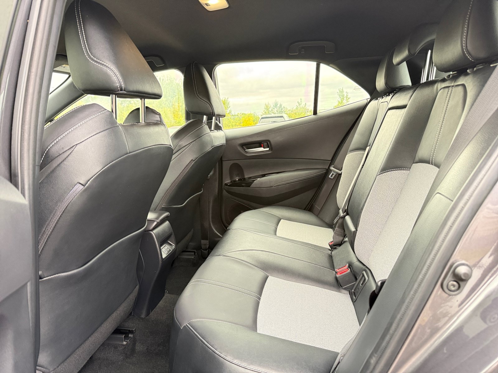 Used 2025 Toyota Corolla XSE FWD image 18
