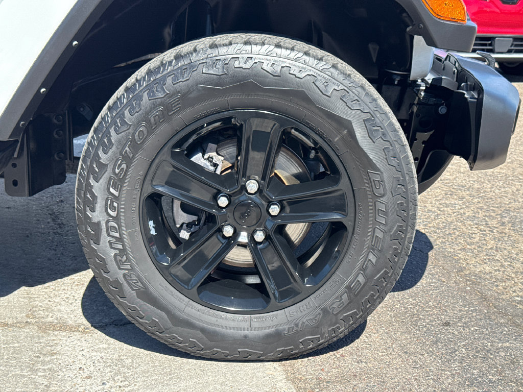 Used 2022 Jeep Wrangler Unlimited Sahara AWD/4WD image 7