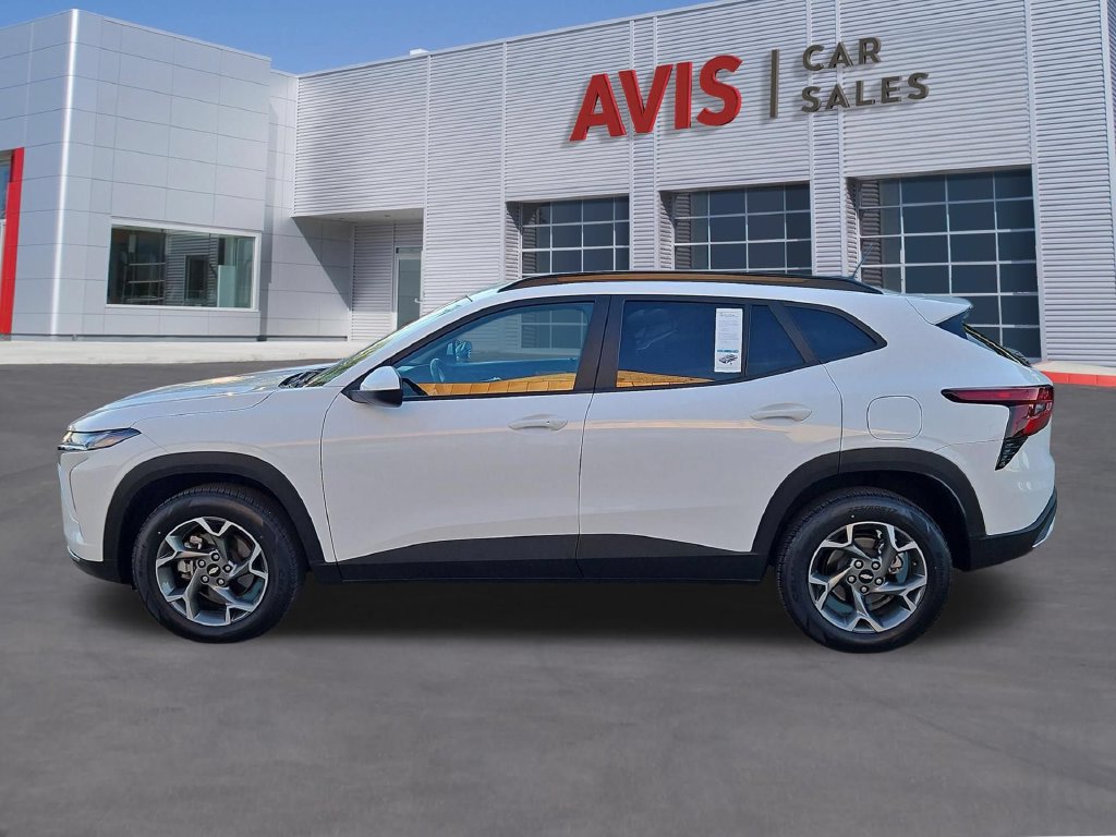 Used 2025 Chevrolet Trax LT w/ LT Convenience Package FWD image 8