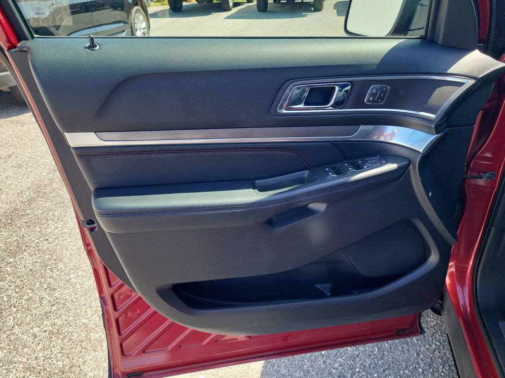Used 2019 Ford Explorer Sport w/ Equipment Group 401A AWD/4WD image 21