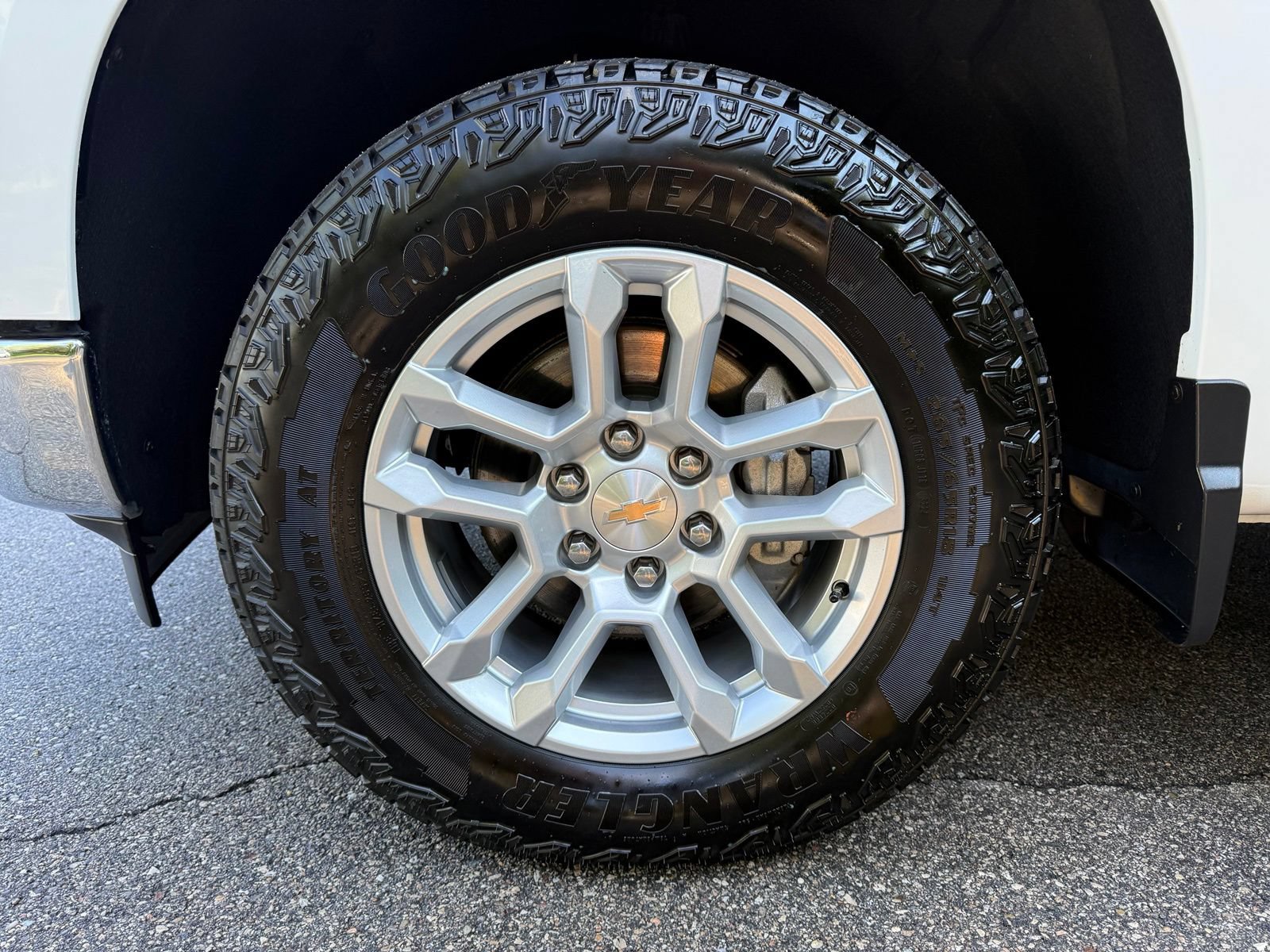 Used 2025 Chevrolet Silverado 1500 LT AWD/4WD image 18