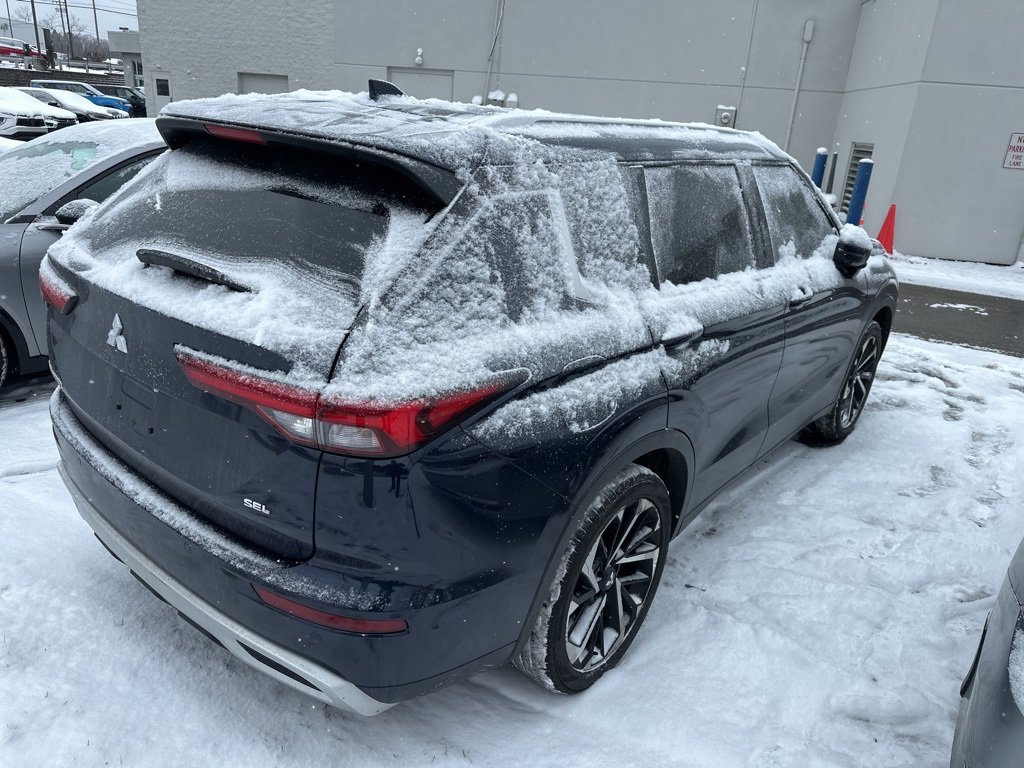 Used 2023 Mitsubishi Outlander SEL image 3