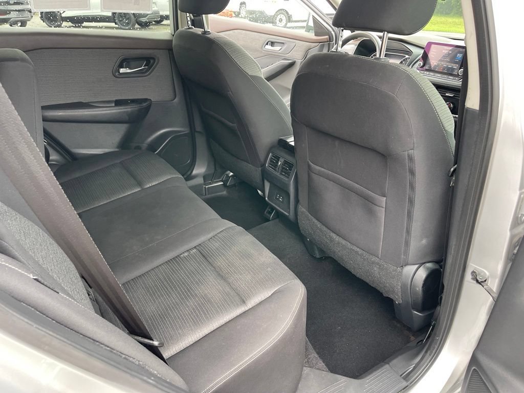 Used 2022 Nissan Rogue SV AWD/4WD image 17