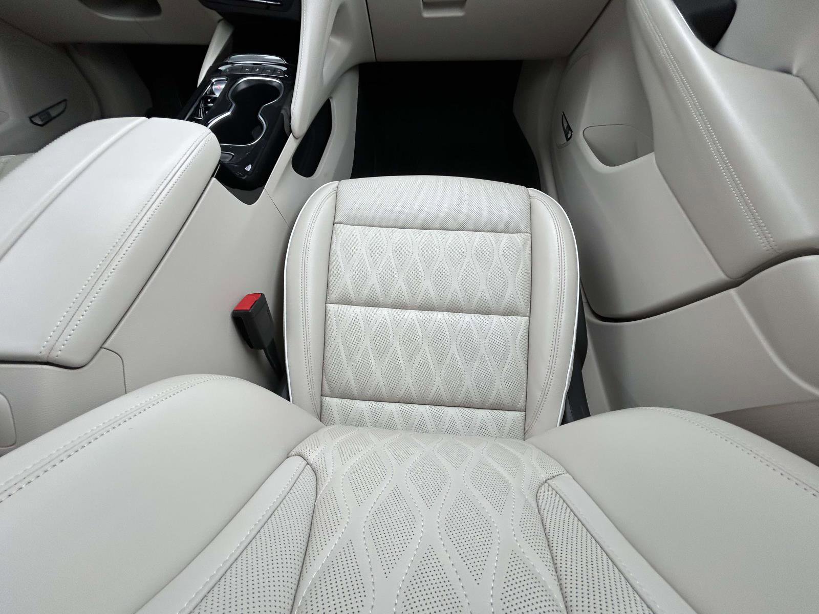 Used 2022 Buick Envision Avenir w/ Technology Package II image 13