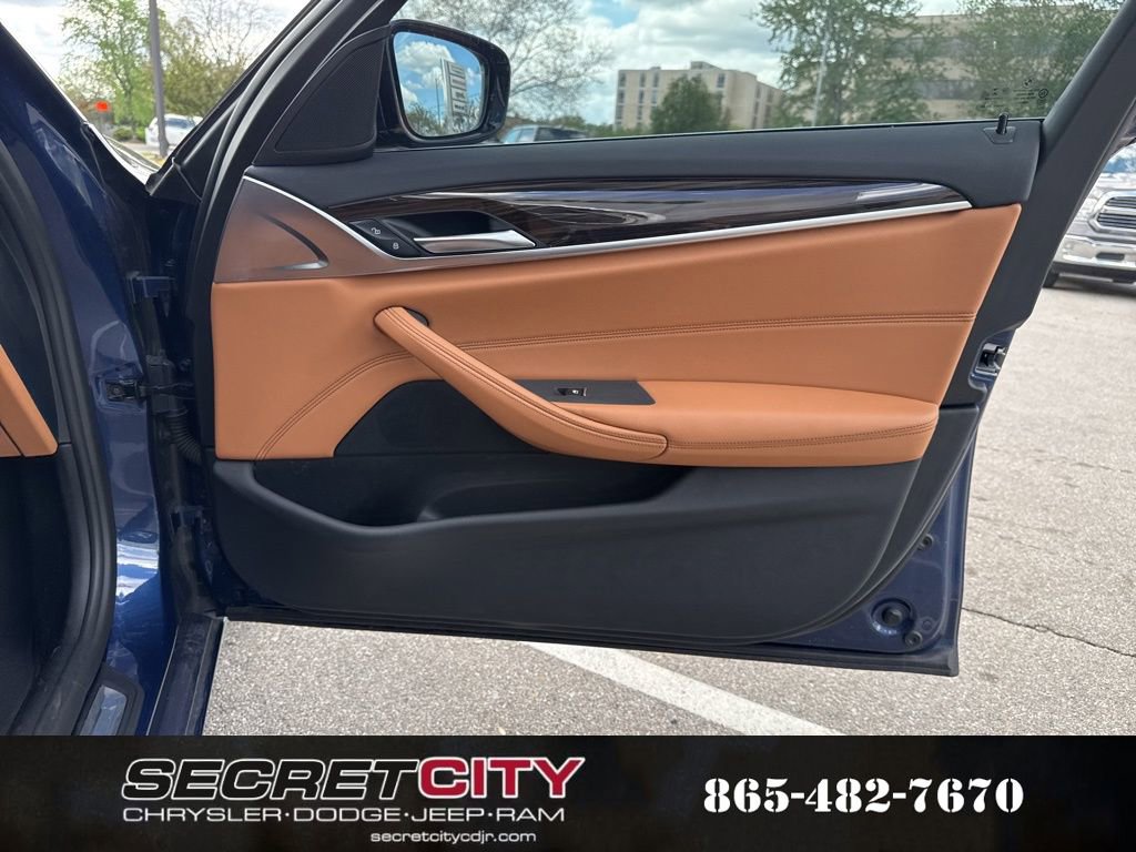 Used 2022 BMW 530i xDrive w/ Convenience Package image 11