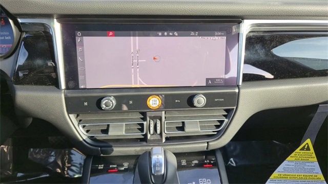 Certified 2025 Porsche Macan image 18