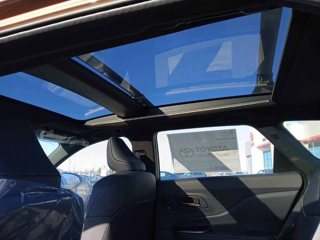 New 2025 Toyota Crown Signia image 7