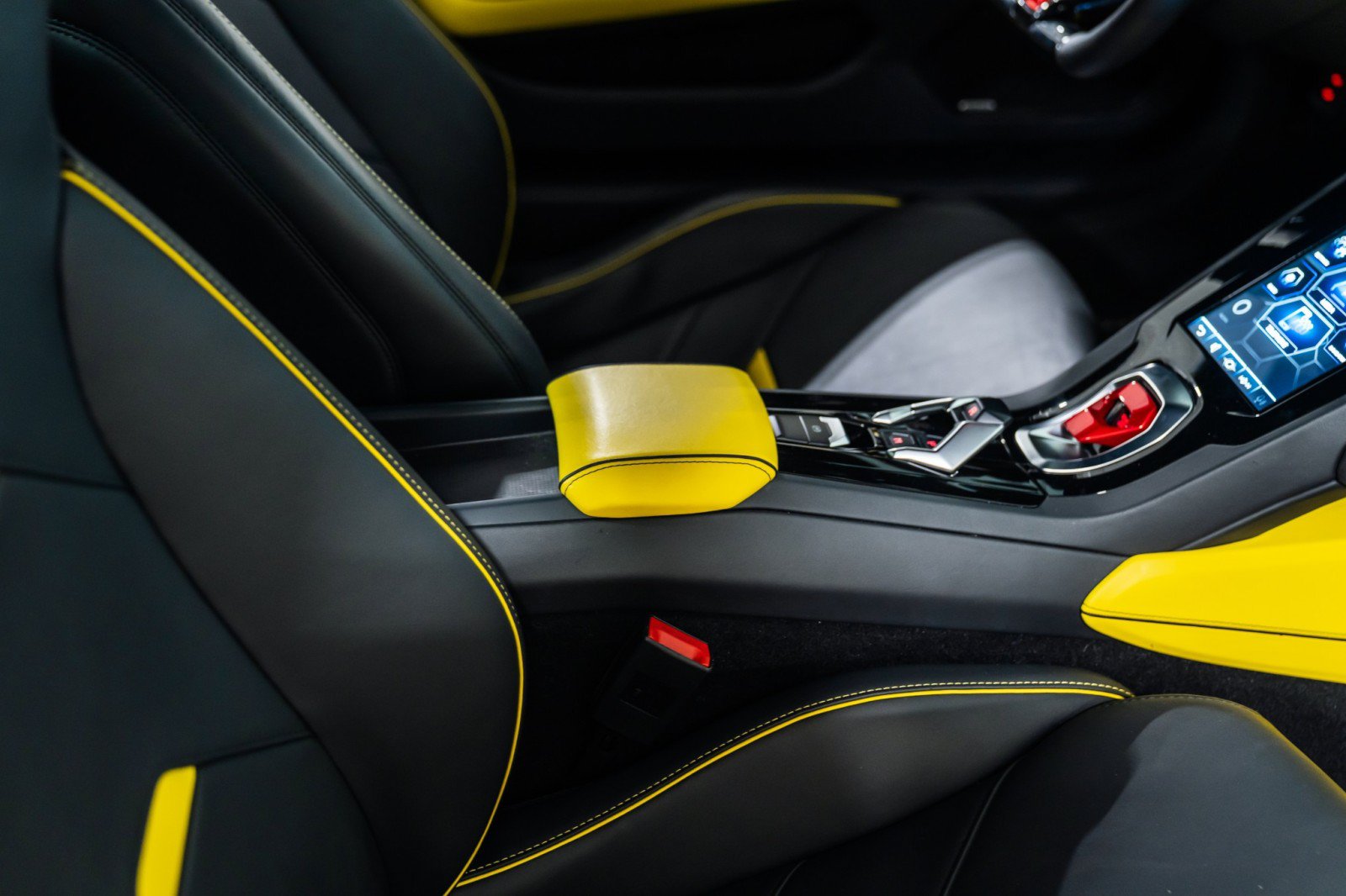 Used 2021 Lamborghini Huracan EVO RWD image 20