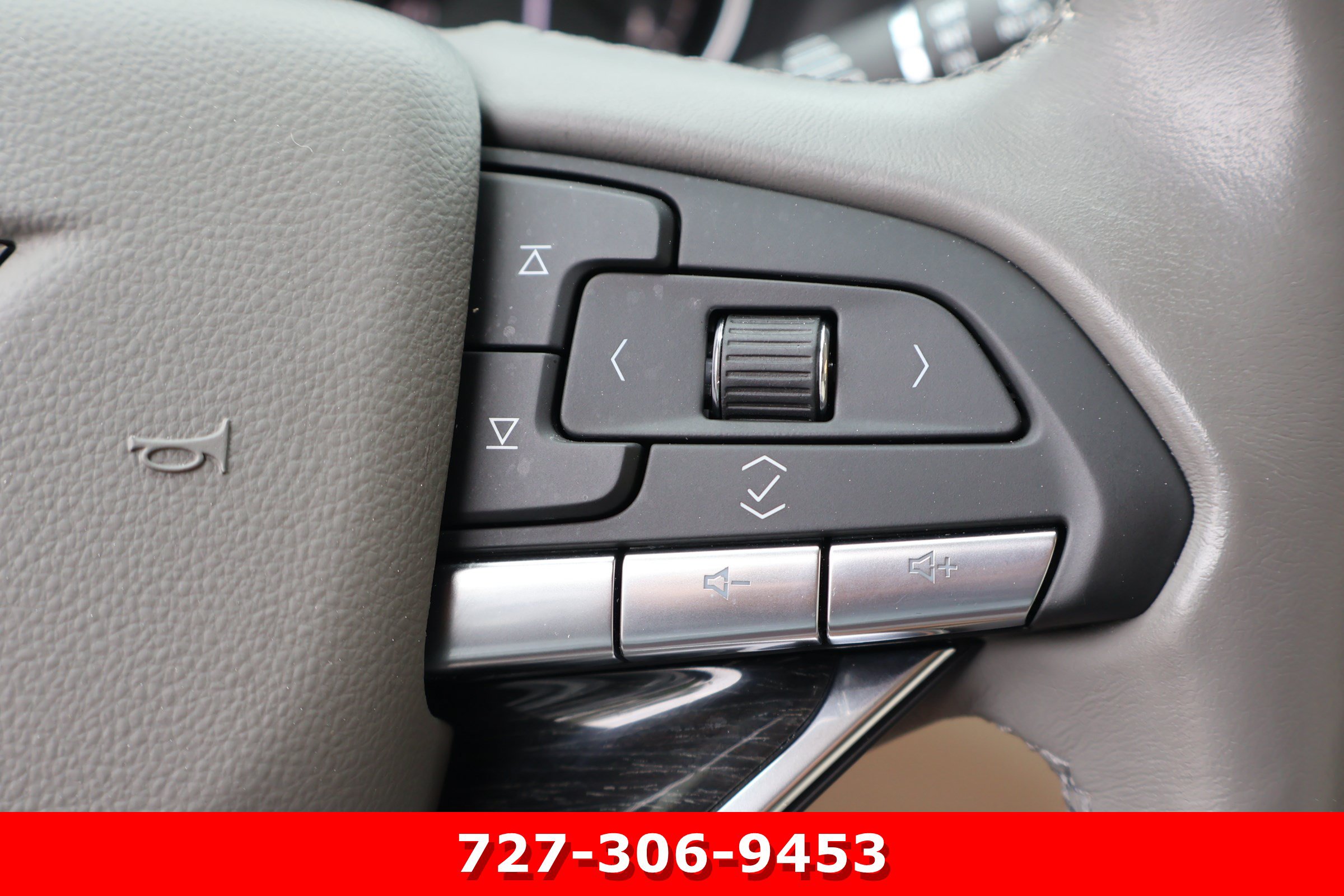 Used 2023 Cadillac XT6 Premium Luxury FWD image 26