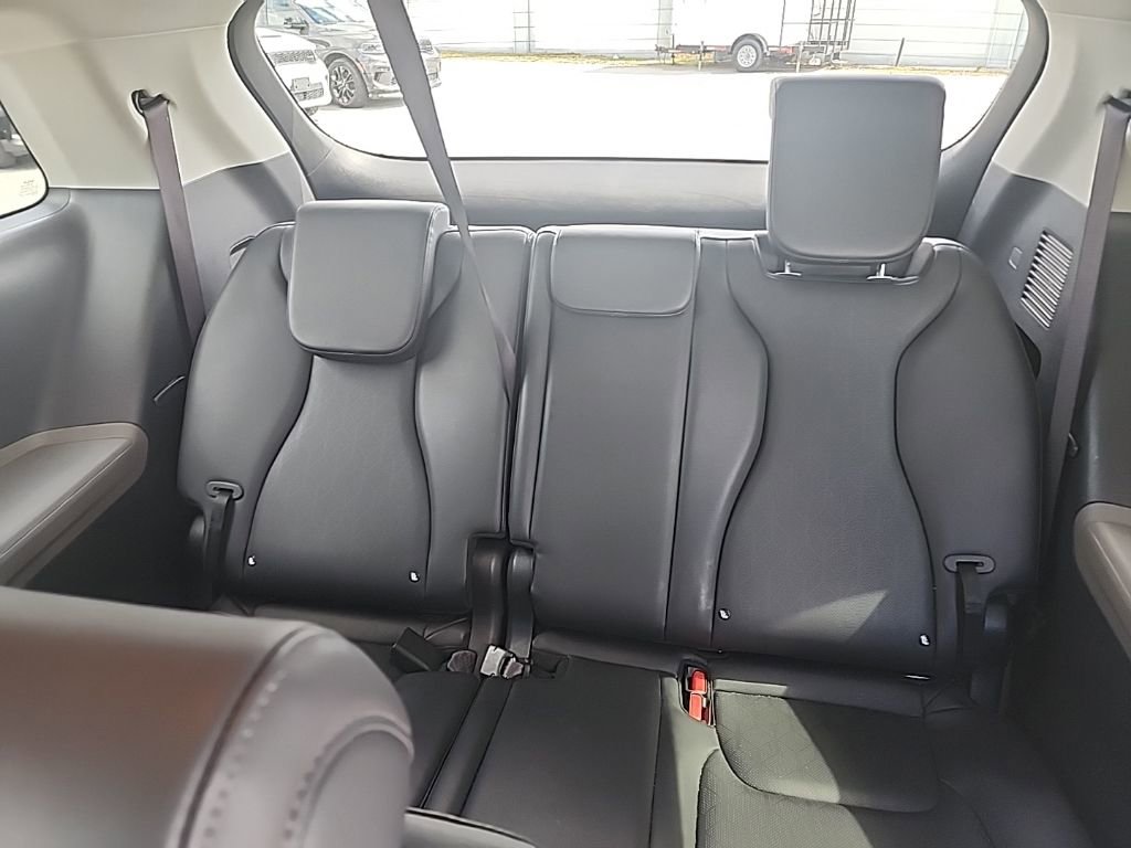 Used 2025 Kia Carnival image 11