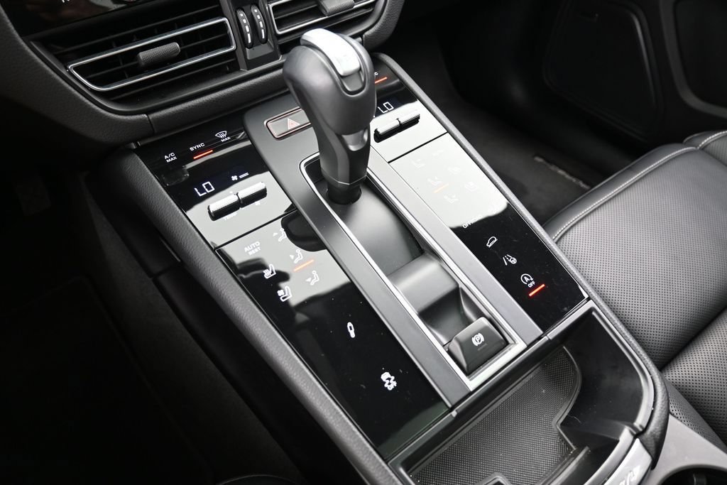Certified 2024 Porsche Macan Turbo AWD/4WD image 21