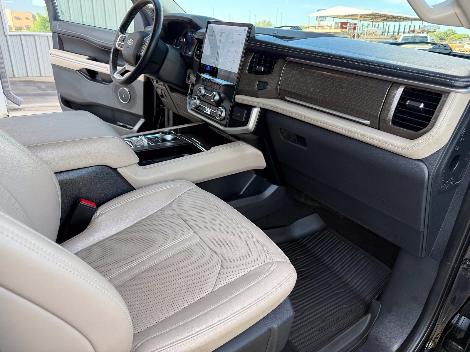 Used 2024 Ford Expedition Limited RWD image 18