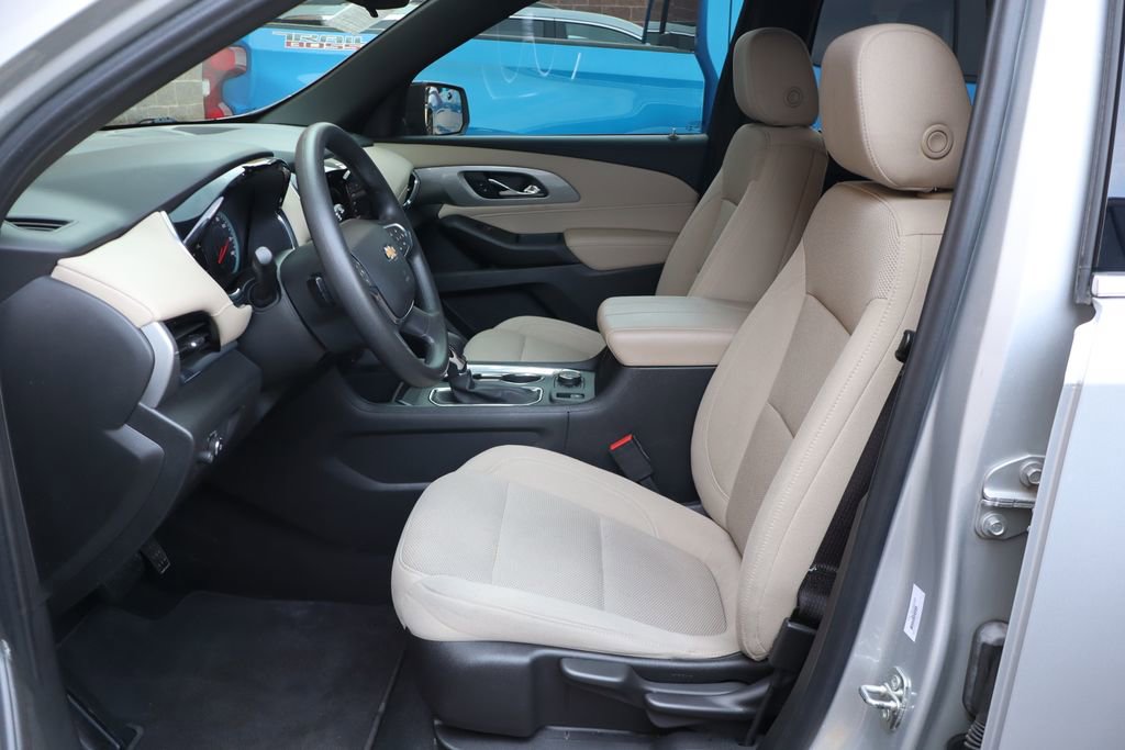 Used 2022 Chevrolet Traverse LS AWD/4WD image 9
