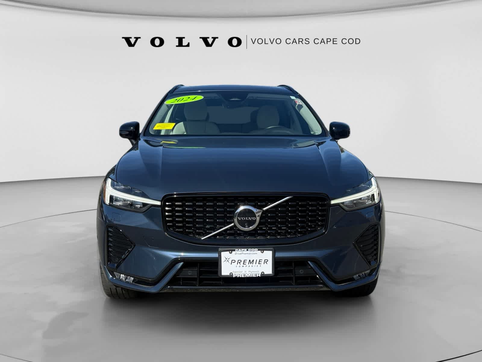 Used 2024 Volvo XC60 B5 Plus w/ Climate Package AWD/4WD image 2
