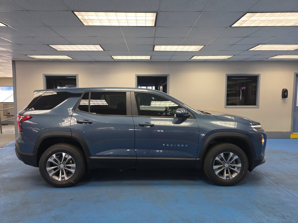 New 2027 Chevrolet Equinox LT FWD image 2