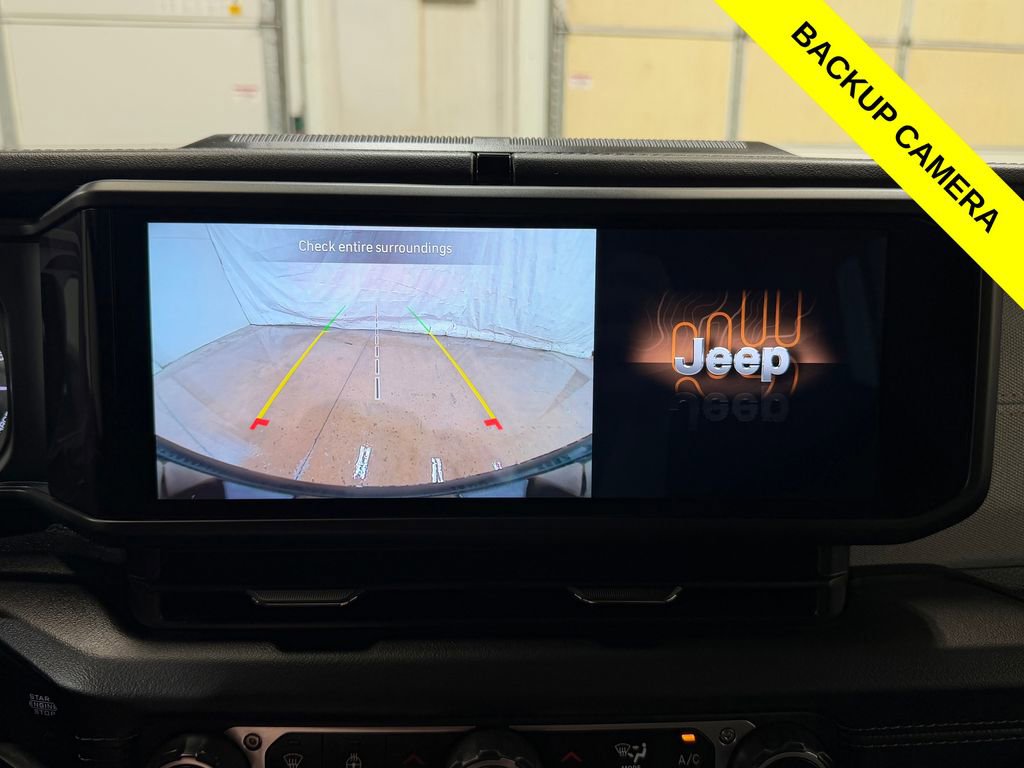 Used 2025 Jeep Wrangler Unlimited Sahara AWD/4WD image 5