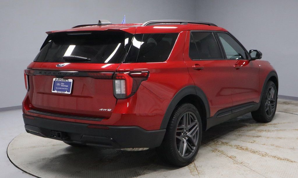 Certified 2025 Ford Explorer ST-Line w/ Premium Package image 11