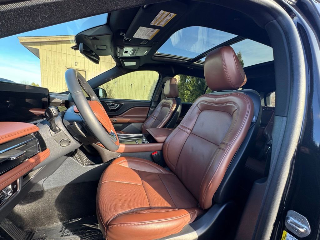 Used 2025 Lincoln Aviator Reserve w/ Jet Appearance Package image 18