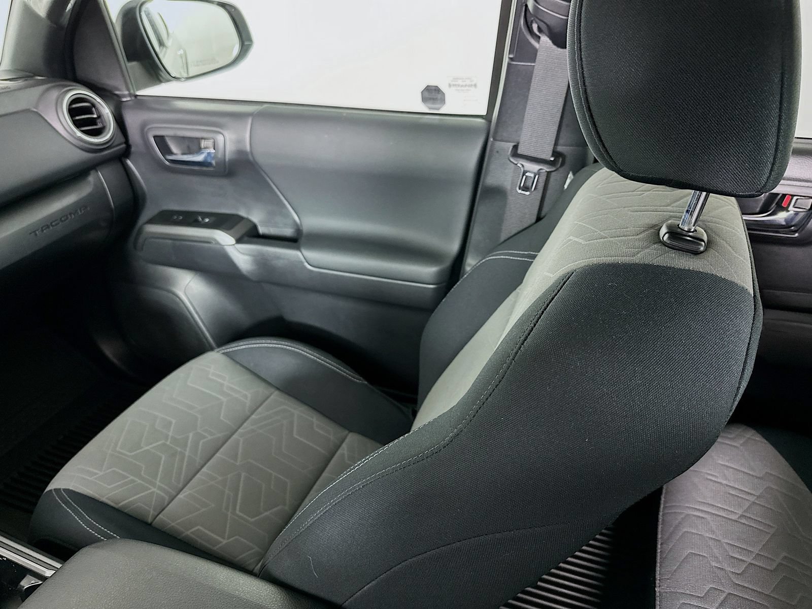 Certified 2023 Toyota Tacoma TRD Off-Road AWD/4WD image 22