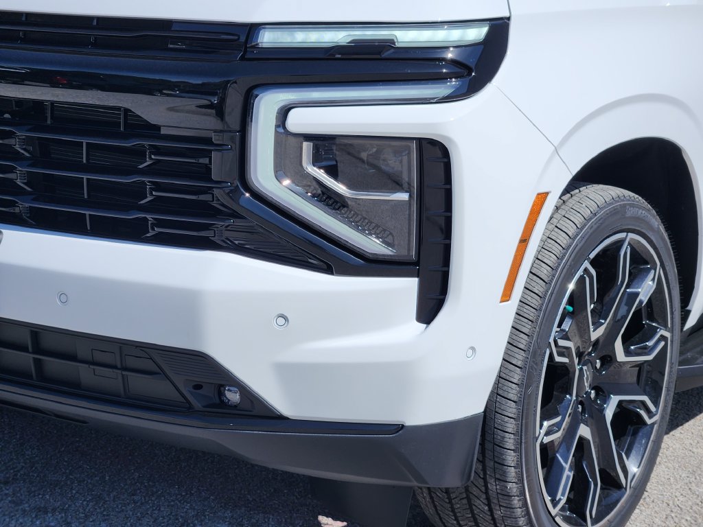 New 2026 Chevrolet Suburban RST w/ RST Capability Package AWD/4WD image 6
