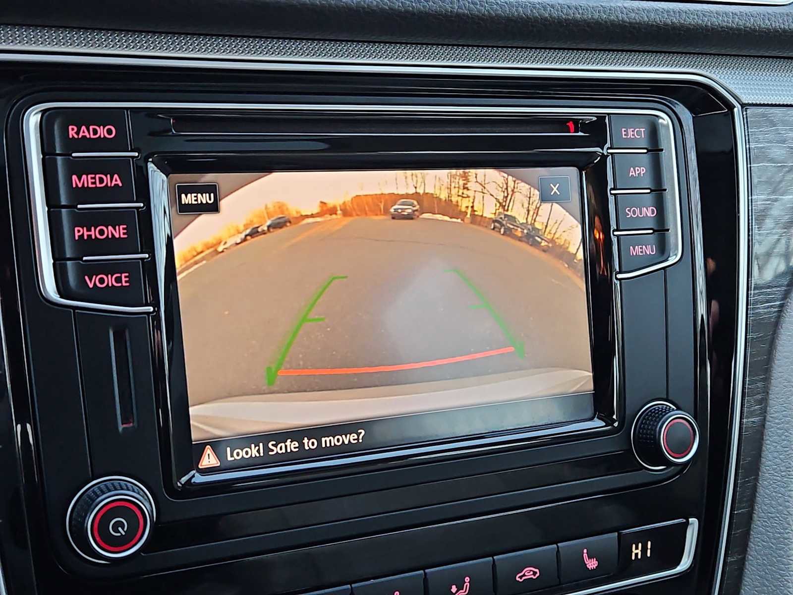 Used 2018 Volkswagen Passat 2.0T SE image 16