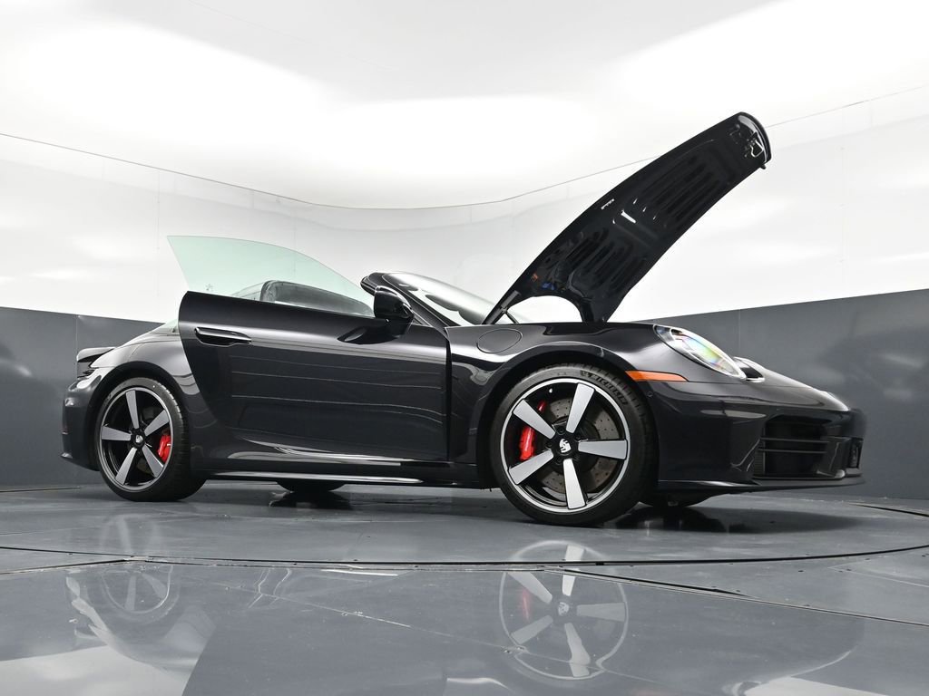Certified 2026 Porsche 911 Targa 4S AWD/4WD image 32