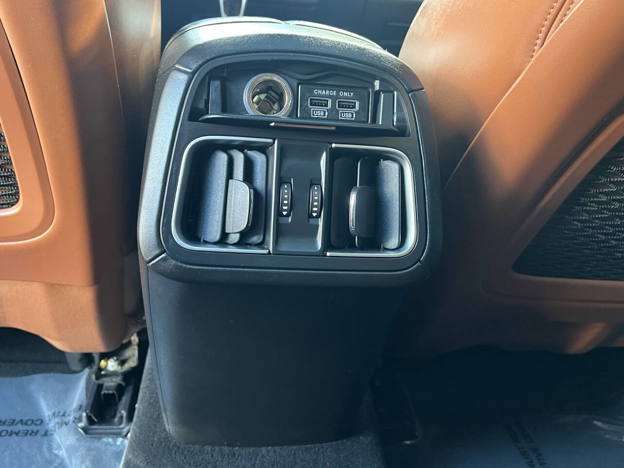 Used 2017 Maserati Levante w/ Luxury Package AWD/4WD image 34