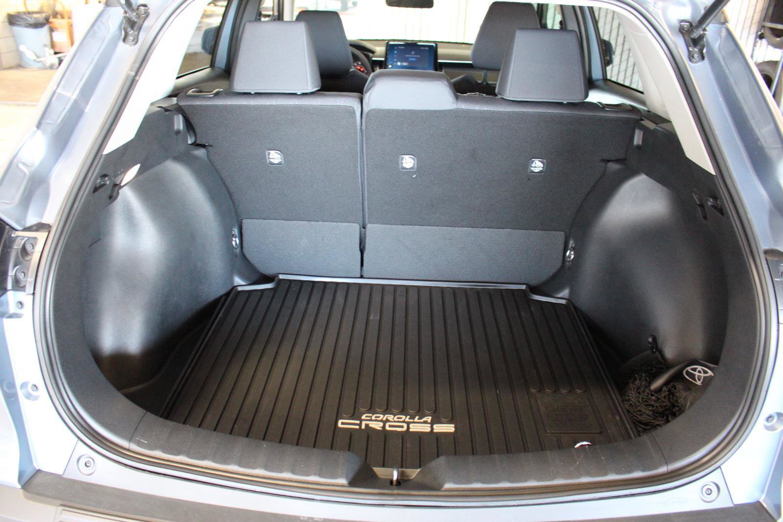 Used 2025 Toyota Corolla Cross LE image 34