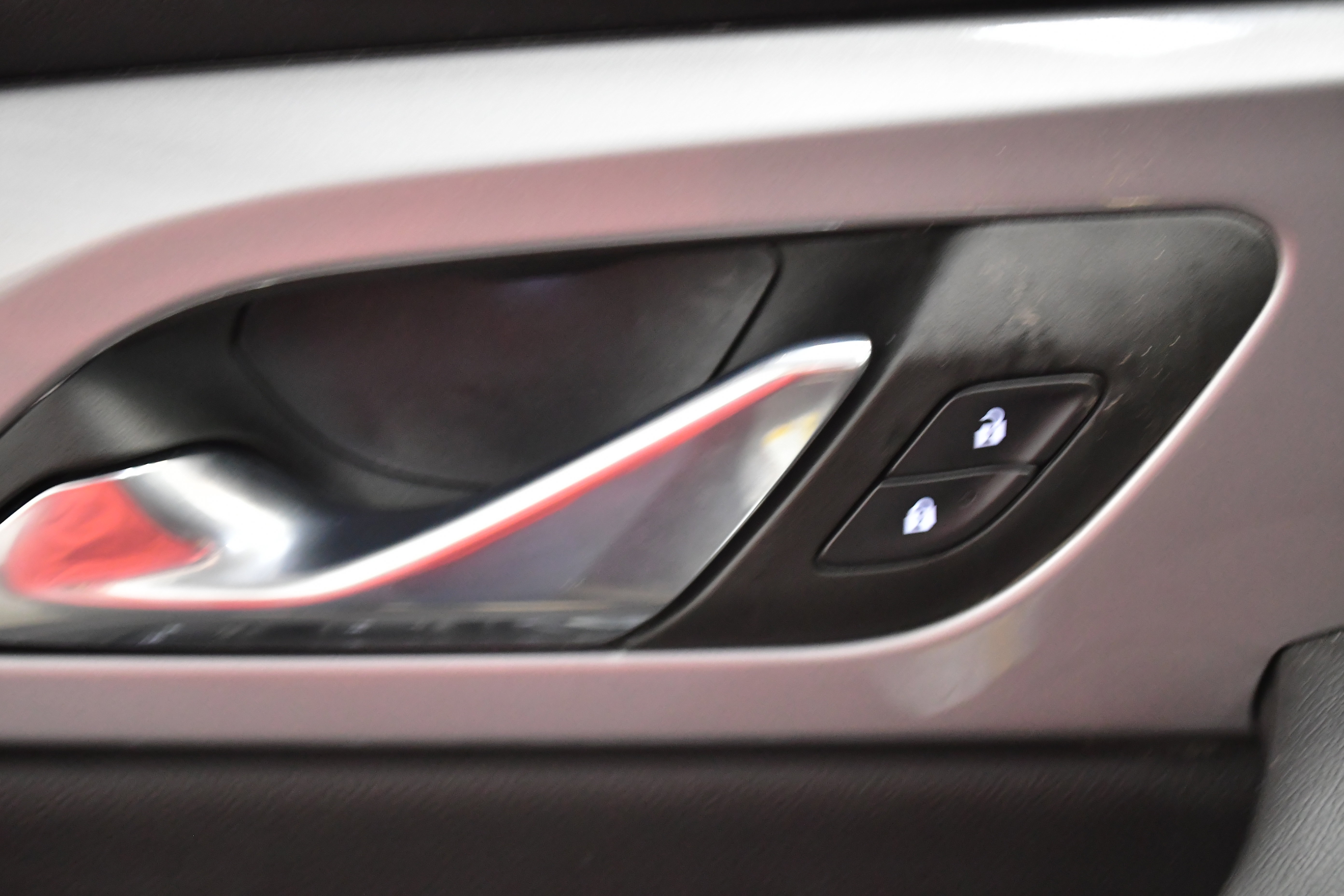 Used 2025 Chevrolet Blazer LT FWD image 16