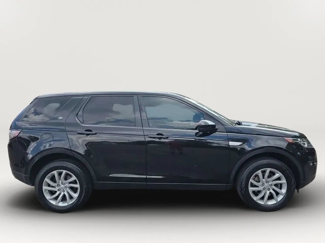 Used 2019 Land Rover Discovery Sport HSE AWD/4WD image 9