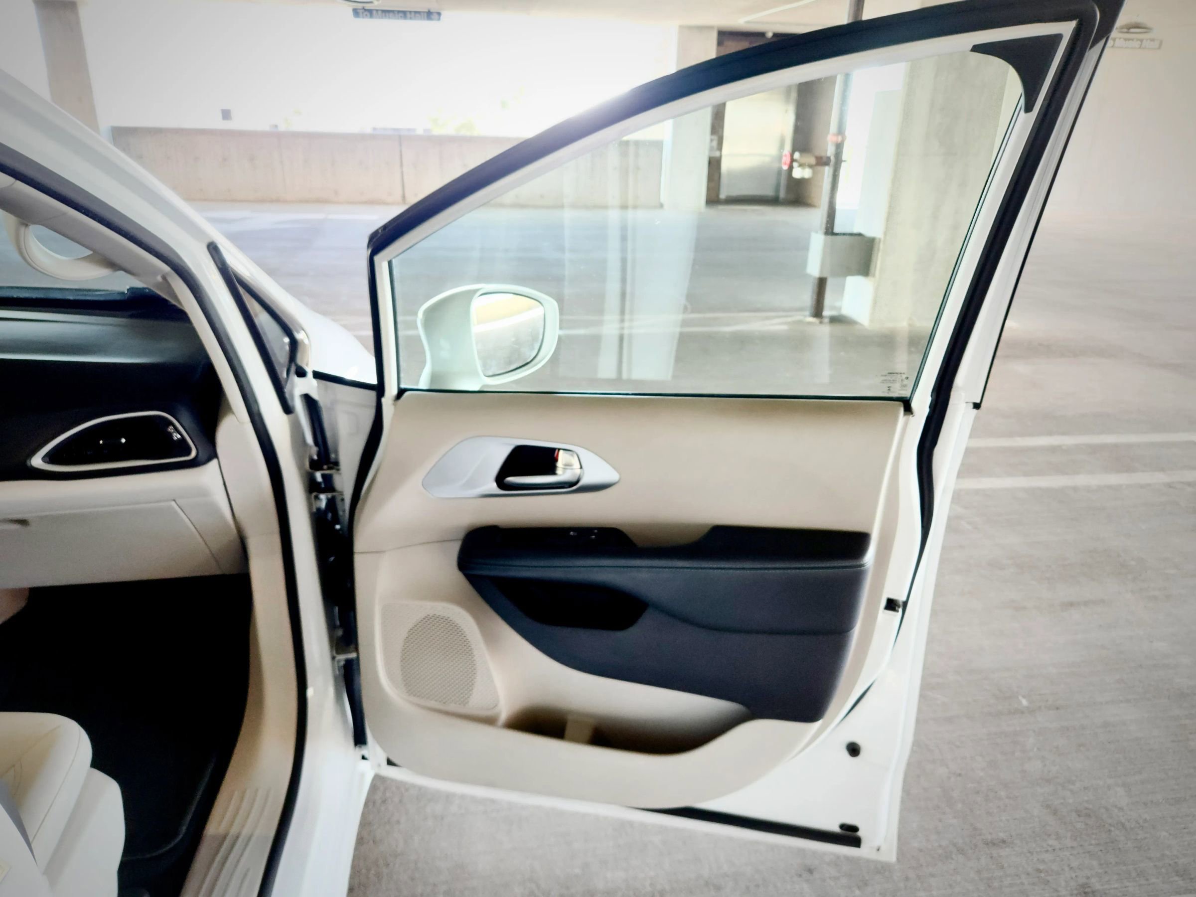 Used 2019 Chrysler Pacifica Touring Plus image 26