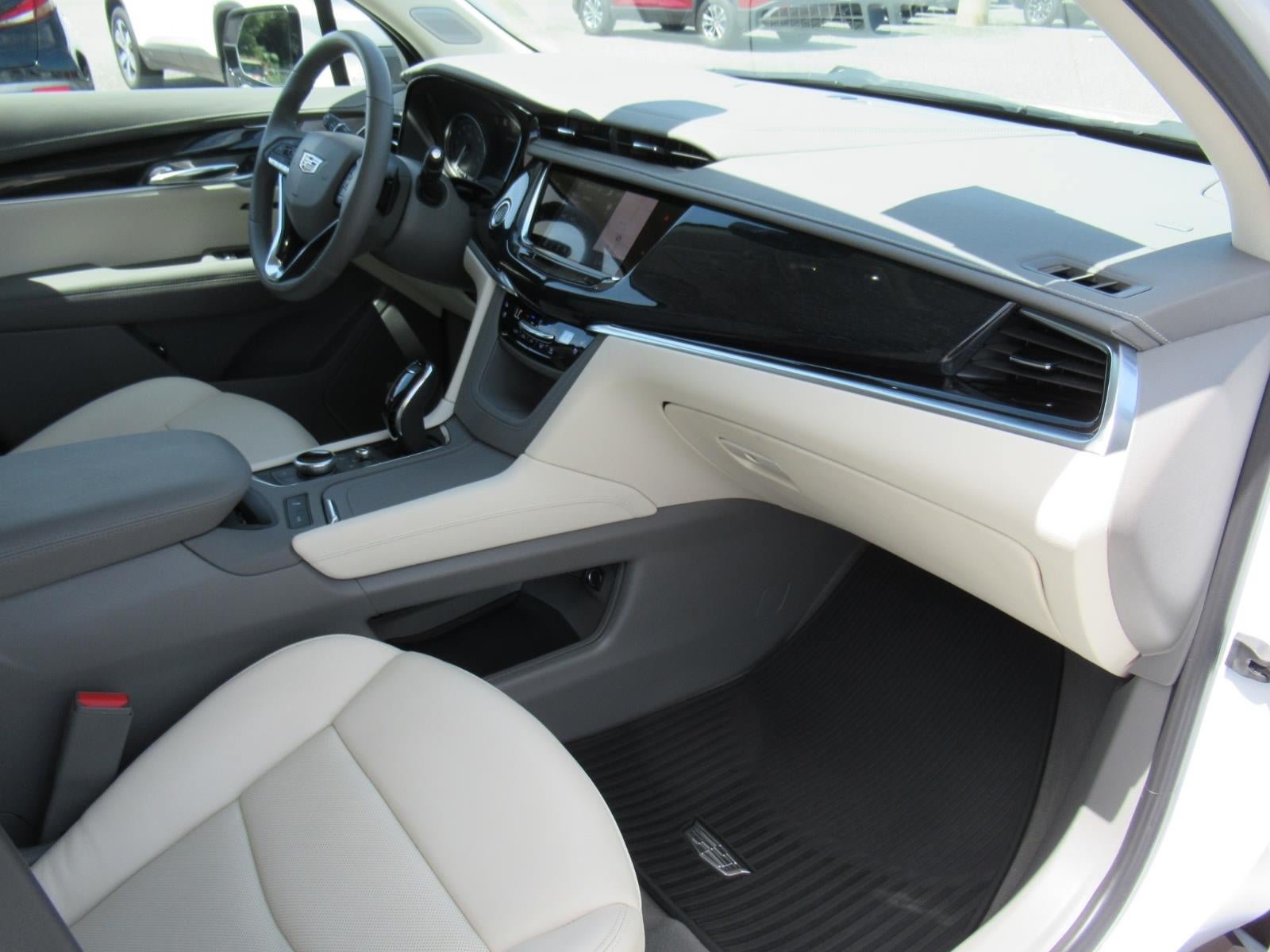 Used 2024 Cadillac XT6 Premium Luxury w/ Technology Package AWD/4WD image 11