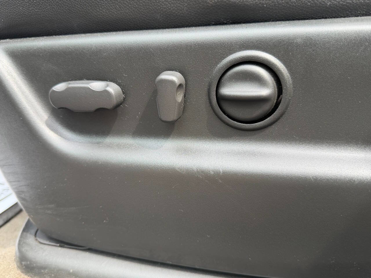 Used 2010 Chevrolet Avalanche LT w/ Luxury Package AWD/4WD image 25