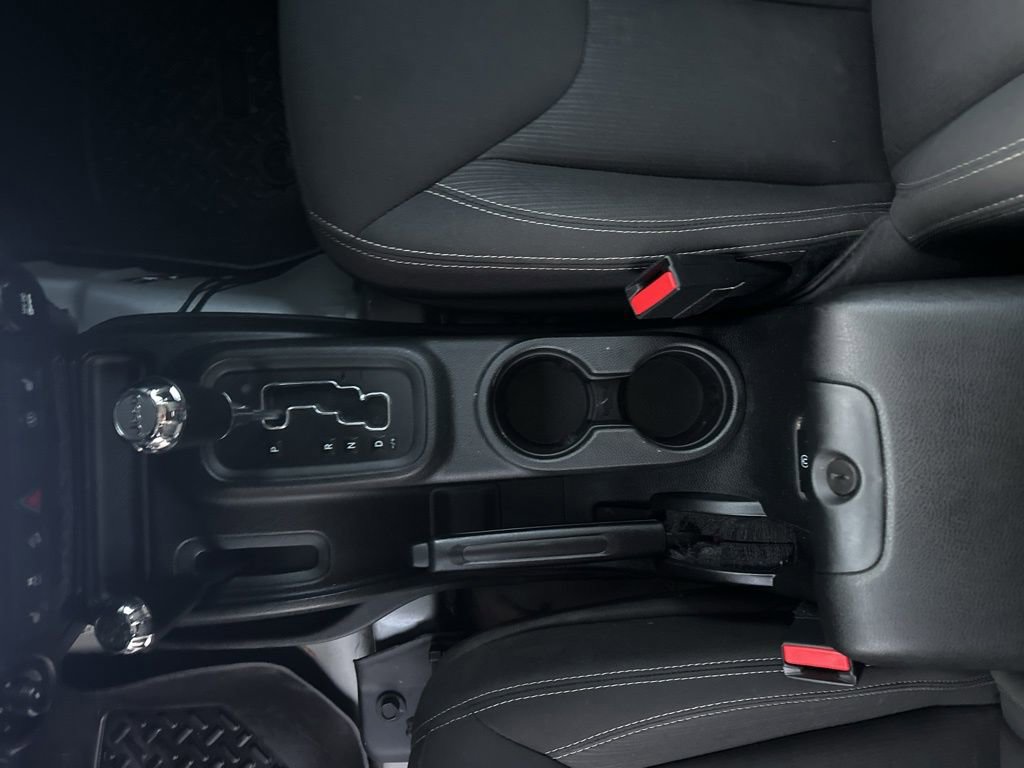 Used 2018 Jeep Wrangler Unlimited Sahara w/ Connectivity Group image 26